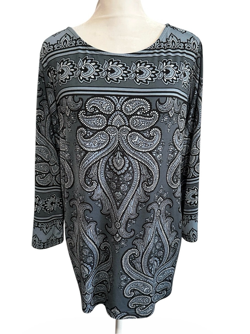 Bob Mackie Black and Light Gray Paisley top size M